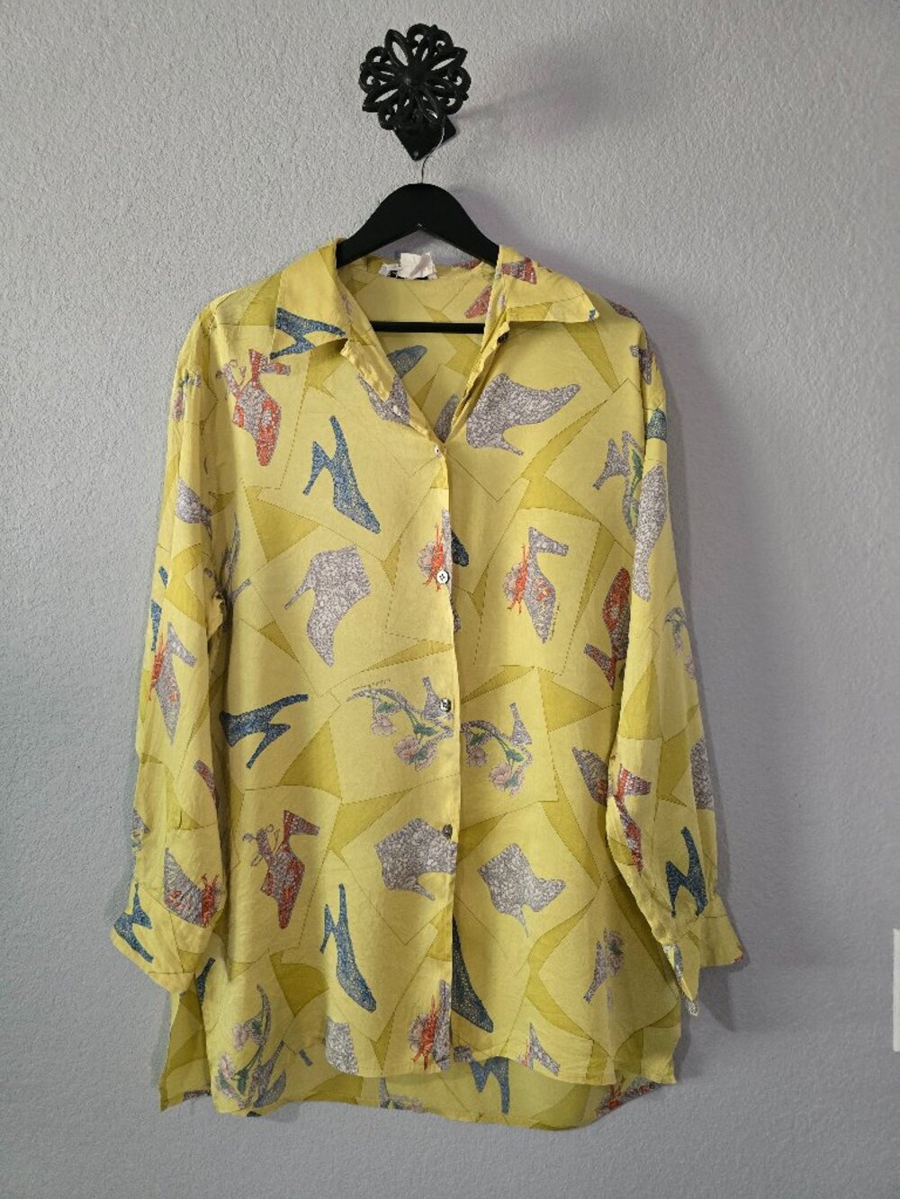 VINTAGE Salvatore Ferragamo 100% Silk Shoe Print Blouse Size Small